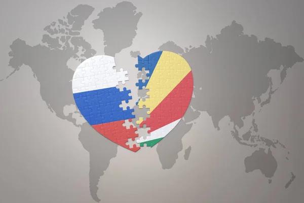 Serce Puzzle Flagą Narodową Rosji Seszeli Tle Mapy Świata Koncepcja — Zdjęcie stockowe