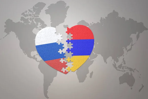 世界地図の背景にロシアとアルメニアの国旗が描かれたパズルハートです コンセプト 3Dイラスト — ストック写真