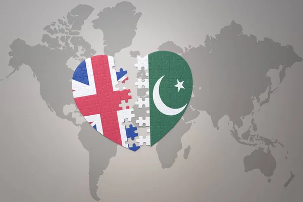 Puzzle Heart National Flag Pakistan Great Britain World Map Background — Stock Photo, Image