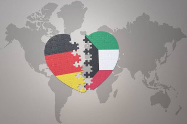 Kuveyt 'in ulusal bayrağı ve Almanya' nın dünya haritasında yer alan bir yapboz kalbi. Kavram. 3B illüstrasyon