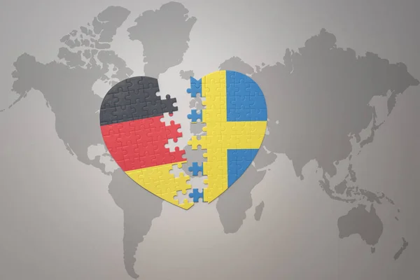 Puzzelhart Met Nationale Vlag Van Zweden Duitsland Een Wereldkaart Achtergrond — Stockfoto