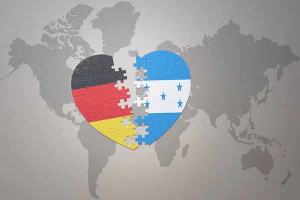 Puzzle Srdce Národní Vlajkou Hondurasu Německo Pozadí Mapy Světa Koncept — Stock fotografie