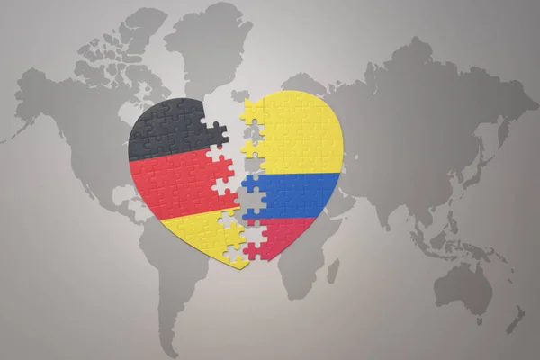 在世界地图的背景上 用哥伦比亚和德国国旗拼凑人心 3D插图 — 图库照片