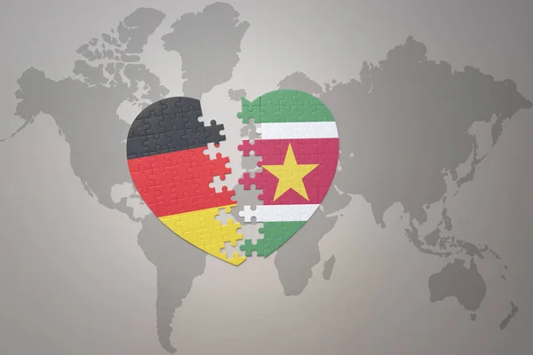 Puzzle Καρδιά Την Εθνική Σημαία Του Σουρινάμ Και Της Γερμανίας — Φωτογραφία Αρχείου