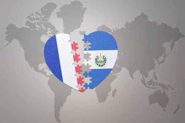 Головоломка Сердце Национальным Флагом Франции Эль Сальвадор Фоне Карты Мира — стоковое фото