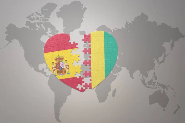 在世界地图的背景上 将几内亚国旗和西班牙国旗拼凑在一起 3D插图 — 图库照片