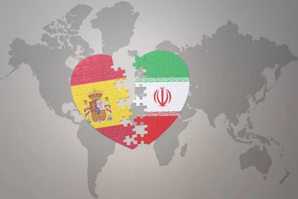 在世界地图的背景上 用虹膜和西班牙国旗拼图心形图案 3D插图 — 图库照片