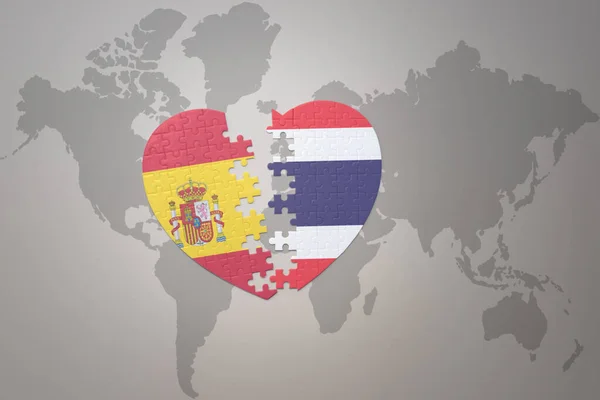 在世界地图的背景上 用西班牙国旗和西班牙国旗拼凑人心 3D插图 — 图库照片