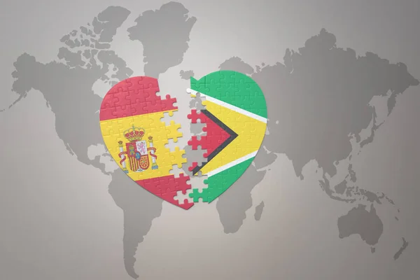 在世界地图的背景上 用圭亚那国旗和西班牙国旗拼凑人心 3D插图 — 图库照片