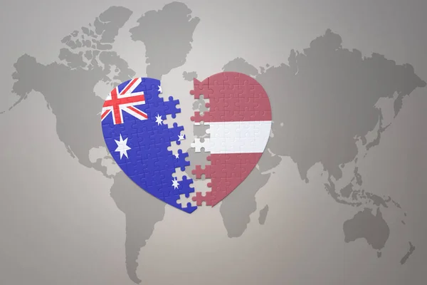 世界地図の背景にラトビアとオーストラリアの国旗が描かれたパズルハートです コンセプト 3Dイラスト — ストック写真