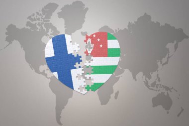 Abhazya ve Finlandiya 'nın ulusal bayrağını içeren yapboz kalbi dünya haritasının arka planında. Kavram. 3B illüstrasyon