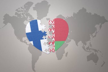 Dünya haritasının arka planında Belarus ve Finlandiya 'nın ulusal bayrağı olan bir yapboz kalp. Kavram. 3B illüstrasyon