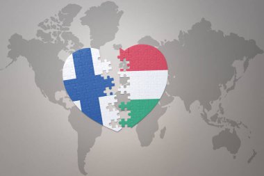 Dünya haritasının arka planında Hungary ve Finlandiya 'nın ulusal bayrağı olan bir bulmaca kalbi. Kavram. 3B illüstrasyon