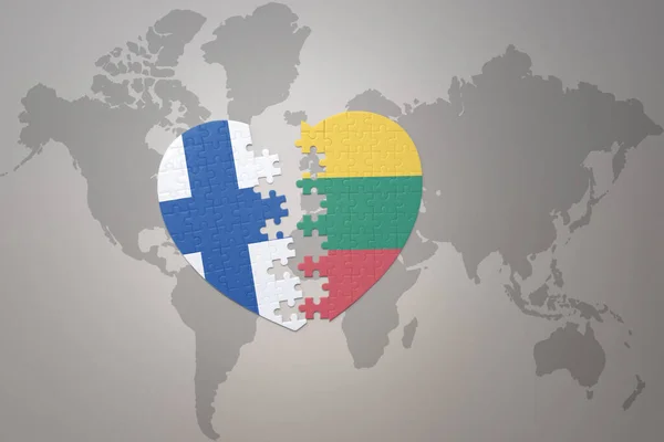 Серце Головоломка Національним Прапором Литви Крайньої Площі Фоні Карти Світу — стокове фото