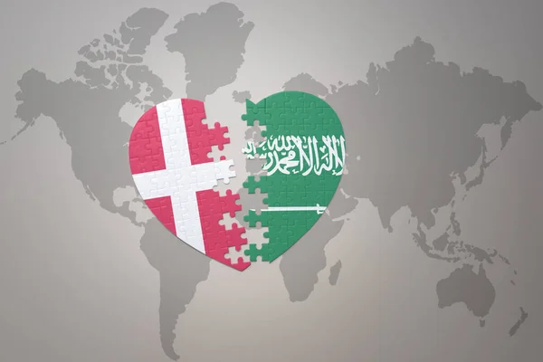 Серце Головоломка Національним Прапором Саудівської Аравії Відзнакою Фоні Карти Світу — стокове фото