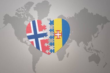 Norveç ve Madeira 'nın ulusal bayrağını içeren bir bulmaca kalbi dünya haritasının arka planında. Kavram. 3B illüstrasyon