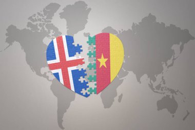 Dünya haritasının arka planında Ulusal Kamerun ve İzlanda bayrağı olan bir yapboz kalbi. Kavram. 3B illüstrasyon