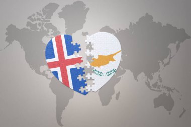 Dünya haritasının arka planında, Cythe ve İzlanda 'nın ulusal bayrağı olan bir bulmaca kalbi. Kavram. 3B illüstrasyon