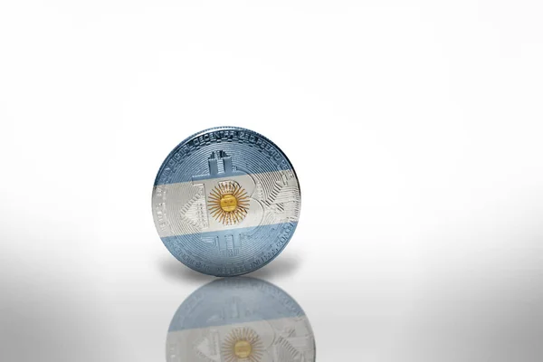 白い背景にアルゼンチンの国旗が描かれたビットコインです ビットコイン採掘の概念 3Dイラスト — ストック写真