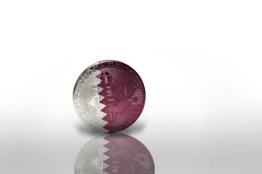 Beyaz arka planda ulusal Katar bayrağı olan bitcoin. Bitcoin madencilik konsepti. 3d illüstrasyon