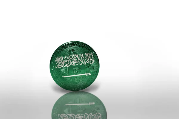 Біткоїн Національним Прапором Сауді Арабії Білому Тлі Біткоїн Гірничодобувної Концепції — стокове фото