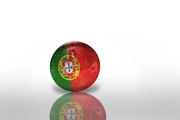 Bitcoin Национальным Флагом Португалии Белом Фоне Концепция Майнинга Bitcoin Иллюстрация — стоковое фото
