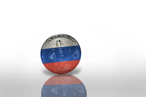 Bitcoin Národní Vlajkou Ruska Bílém Pozadí Koncept Těžby Bitcoinů Ilustrace — Stock fotografie