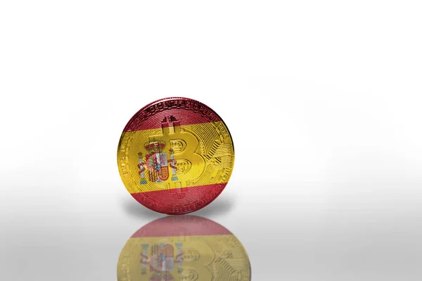Bitcoin Com Bandeira Nacional Espanha Fundo Branco Conceito Mineração Bitcoin — Fotografia de Stock
