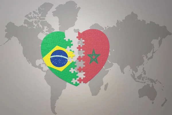 Puzzleherz Mit Der Nationalflagge Brasiliens Und Marokkos Auf Einer Weltkarte — Stockfoto