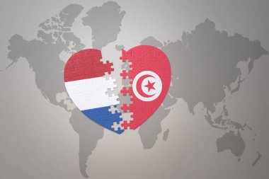 Tunus ve Hollanda 'nın ulusal bayrağıyla ilgili bir bulmaca kalbi dünya haritasında. 3B illüstrasyon