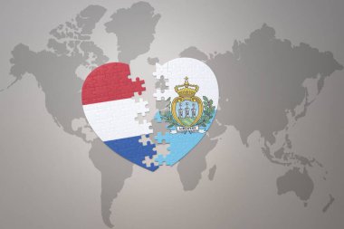 San Marino ve Hollanda 'nın ulusal bayrağıyla ilgili bir bulmaca kalbi dünya haritasında. 3B illüstrasyon