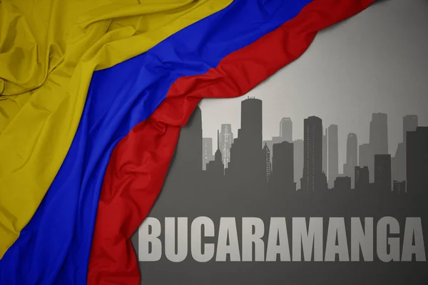 Kolombiya Nın Gri Arka Planında Renkli Ulusal Bayrağını Sallayan Bucaramanga — Stok fotoğraf