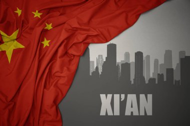 Şehrin soyut silueti. Üzerinde Xi 'an yazıları var. Gri arka planda renkli bir Çin bayrağı dalgalandırıyor..