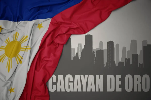 텍스트가 도시의 추상적 Cagayan Oro 배경에 국기를 흔들며 가까운 거리에 — 스톡 사진