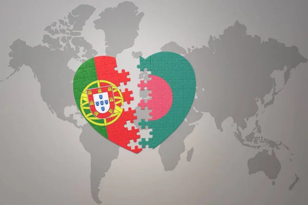 Головоломка Сердце Национальным Флагом Португалии Бангладеш Фоне Карты Мира Концепт — стоковое фото