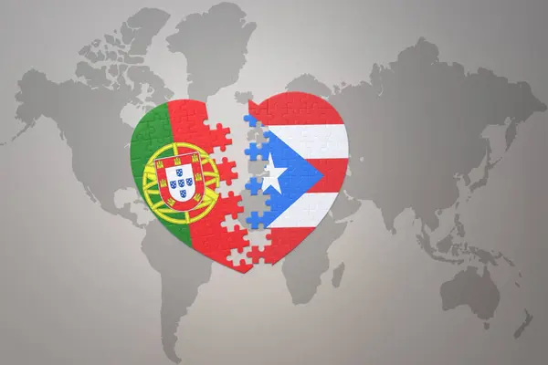 Пузатое Сердце Национальным Флагом Португалии Пурико Задней Стороне Карты Мира — стоковое фото