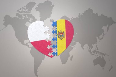 Moldova ve Polonya 'nın ulusal bayrağını bulmaca kalbi dünya haritasının arka planında. 3B illüstrasyon