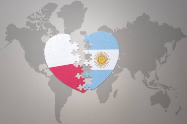 Arjantin ve Polonya 'nın ulusal bayrağını bir dünya haritasında bulmaca kalbi. Konsept. 3B illüstrasyon