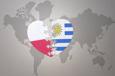 Dünya haritasında Uruguay ve Polonya 'nın ulusal bayrağıyla bulmaca kalbi. 3B illüstrasyon