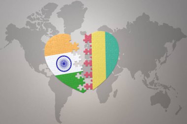 Bir dünya haritasında Hindistan ve Gine 'nin ulusal bayrağının bulmaca kalbi. 3B illüstrasyon