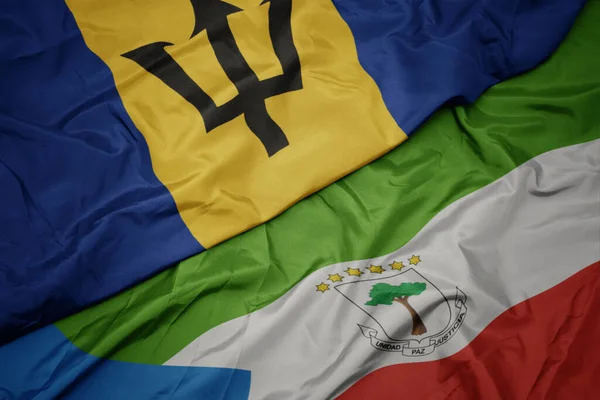 Размахивая Красочным Флагом Экваториальной Гвинеи Национальным Флагом Барбадоса Macro Иллюстрация — стоковое фото