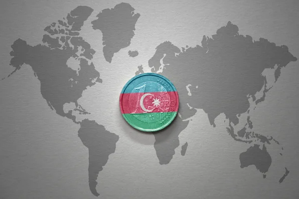 Moeda Euro Com Bandeira Nacional Azerbaijan Fundo Cinza Mapa Mundo — Fotografia de Stock