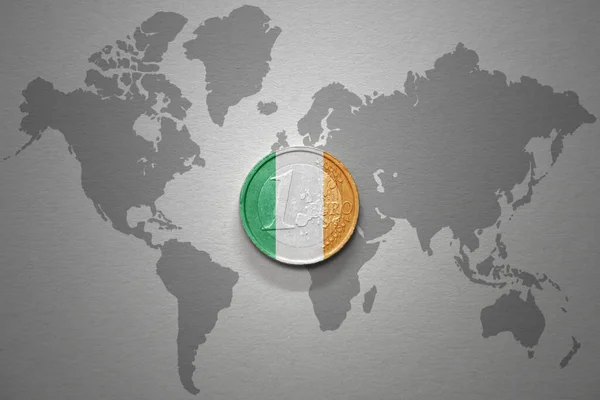 Moneta Euro Con Bandiera Nazionale Dell Irlanda Sullo Sfondo Grigio — Foto Stock