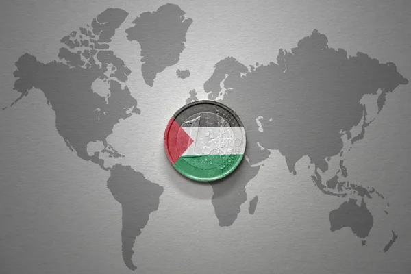 Euromunt Met Nationale Vlag Van Palestine Grijze Wereldkaart Achtergrond Illustratie — Stockfoto