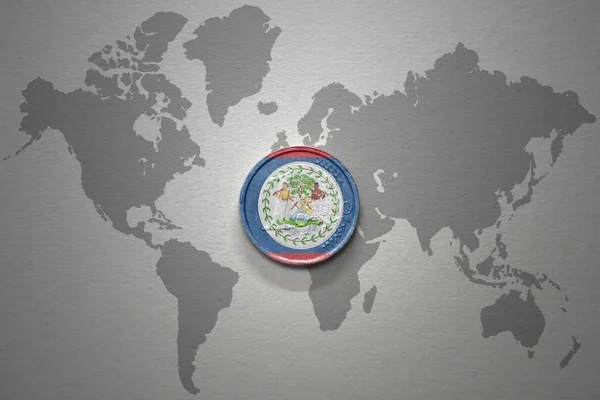 グレーの世界地図の背景にベライズの国旗を持つユーロコイン 金融の概念 — ストック写真