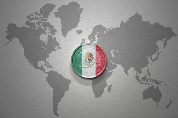 Moeda Euro Com Bandeira Nacional México Fundo Mapa Mundo Cinzento — Fotografia de Stock