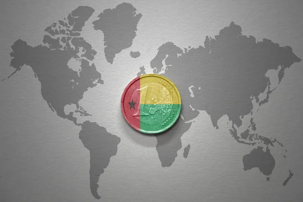 Moeda Euro Com Bandeira Nacional Guiné Bissau Fundo Mapa Mundo — Fotografia de Stock