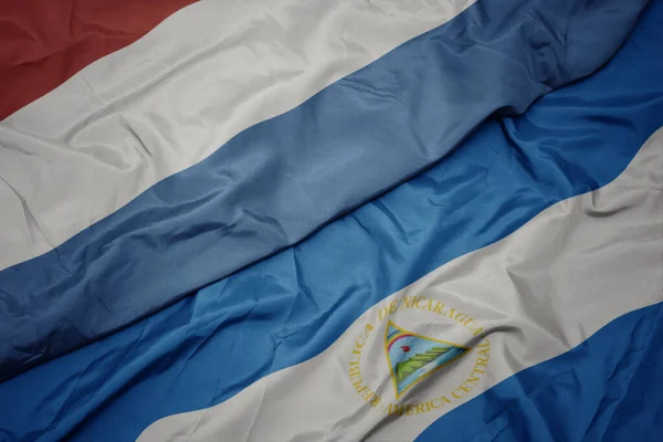 Κυματίζει Πολύχρωμη Σημαία Του Λουξεμβούργου Και Εθνική Σημαία Της Νικαράγουα — Φωτογραφία Αρχείου