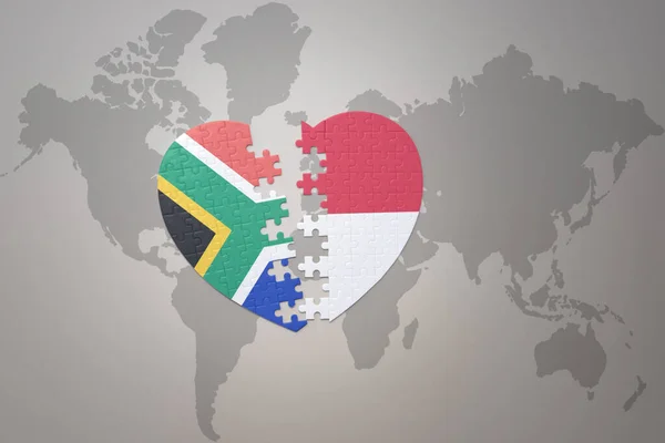 Puzzleherz Mit Der Nationalflagge Südafrikas Und Indonesiens Auf Einer Weltkarte — Stockfoto