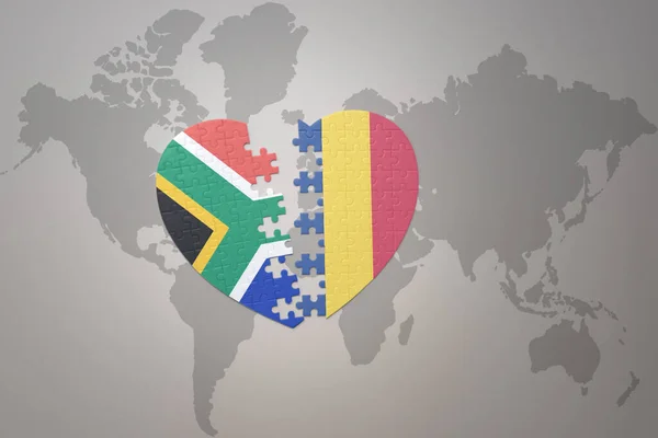Puzzleherz Mit Der Nationalflagge Südafrikas Und Rumäniens Auf Einer Weltkarte — Stockfoto